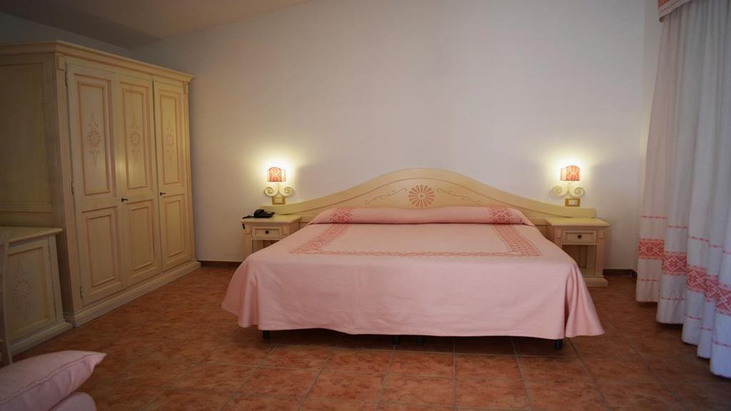 Hotel Montiruju Santa Maria Coghinas Экстерьер фото