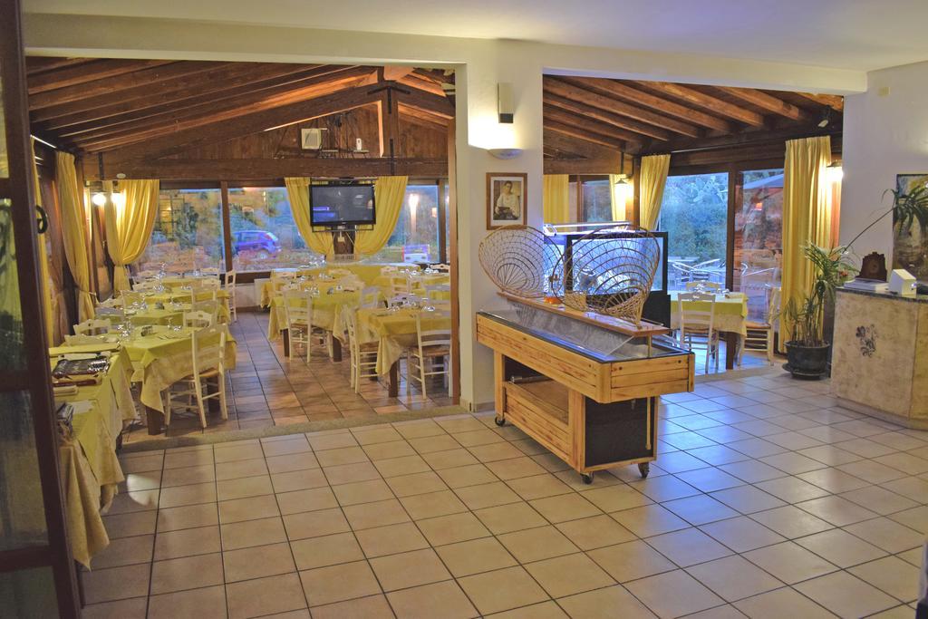 Hotel Montiruju Santa Maria Coghinas Экстерьер фото