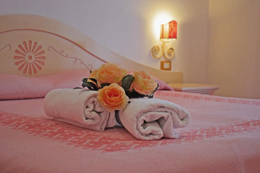 Hotel Montiruju Santa Maria Coghinas Экстерьер фото