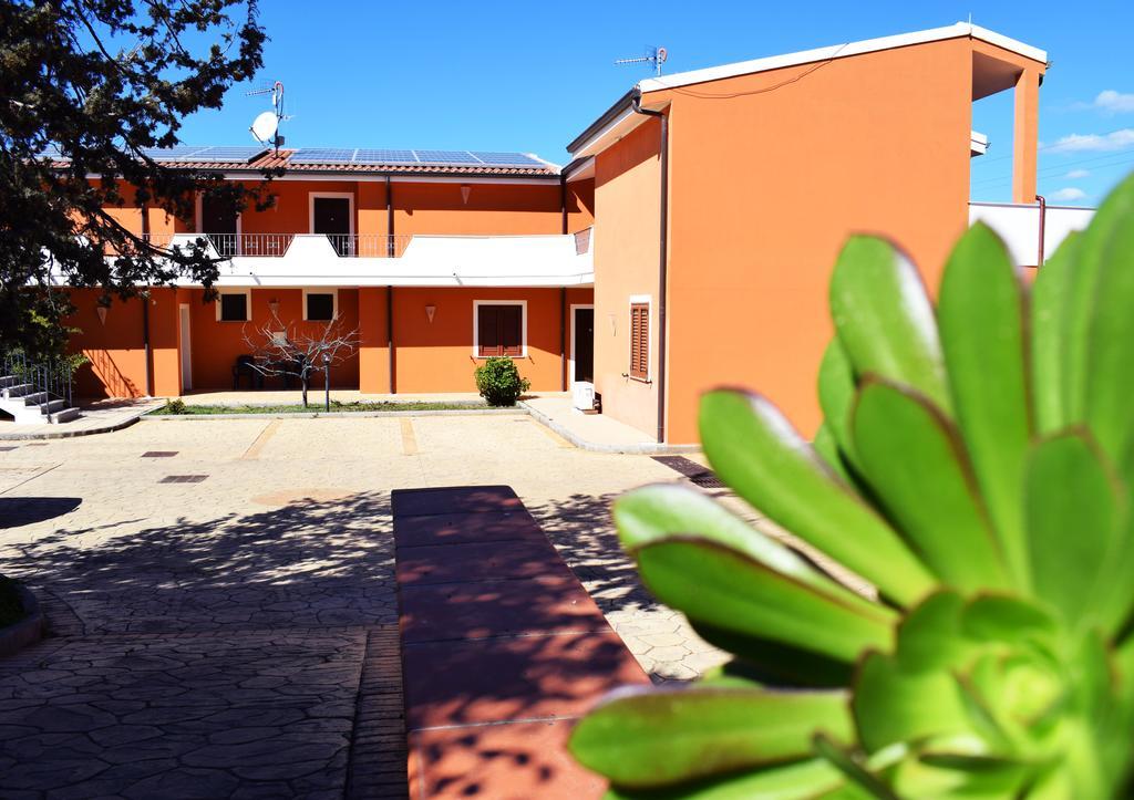 Hotel Montiruju Santa Maria Coghinas Экстерьер фото