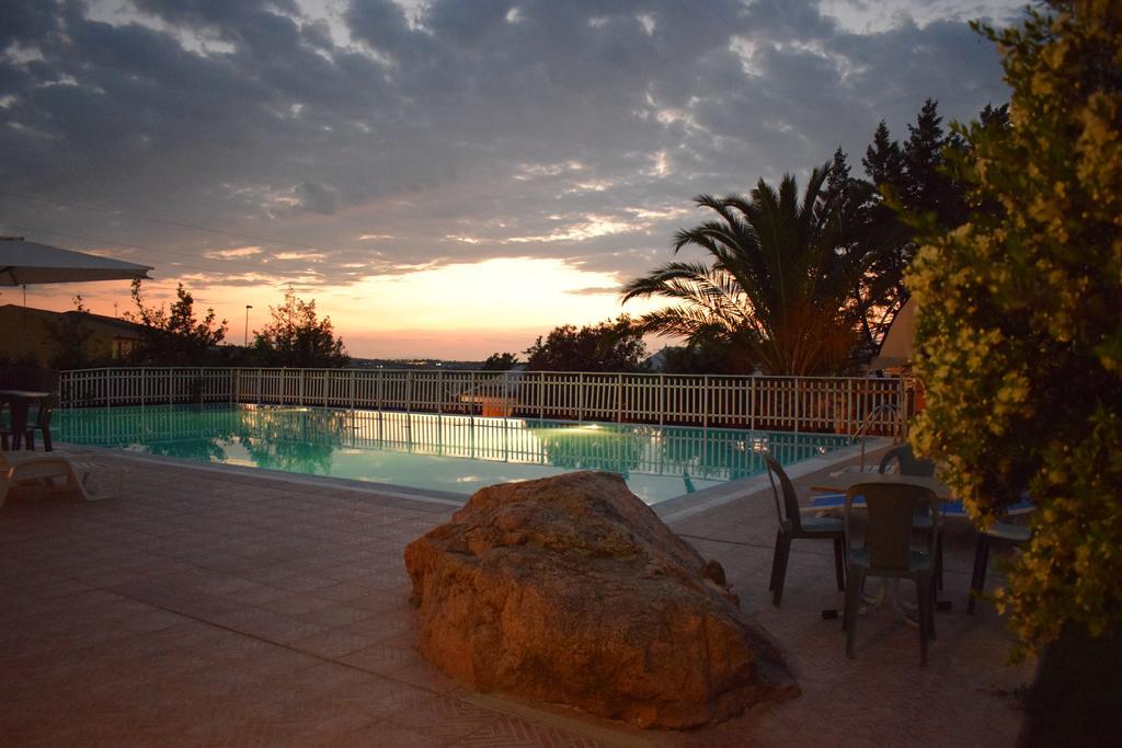 Hotel Montiruju Santa Maria Coghinas Экстерьер фото