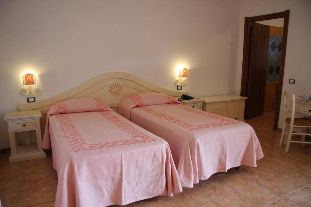Hotel Montiruju Santa Maria Coghinas Номер фото