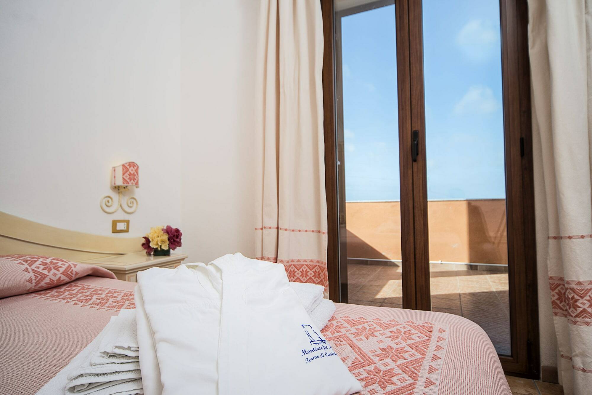 Hotel Montiruju Santa Maria Coghinas Экстерьер фото