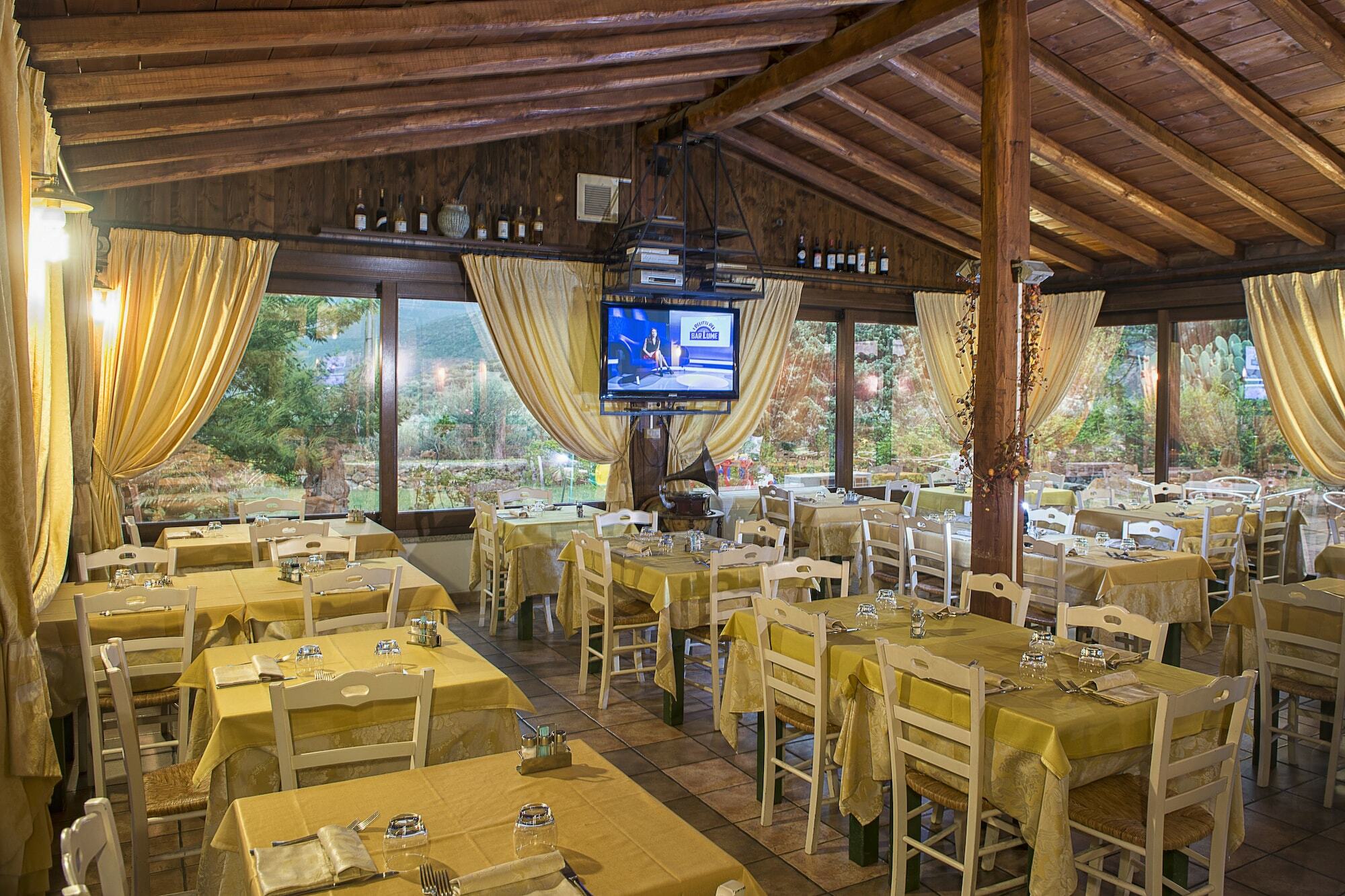 Hotel Montiruju Santa Maria Coghinas Экстерьер фото