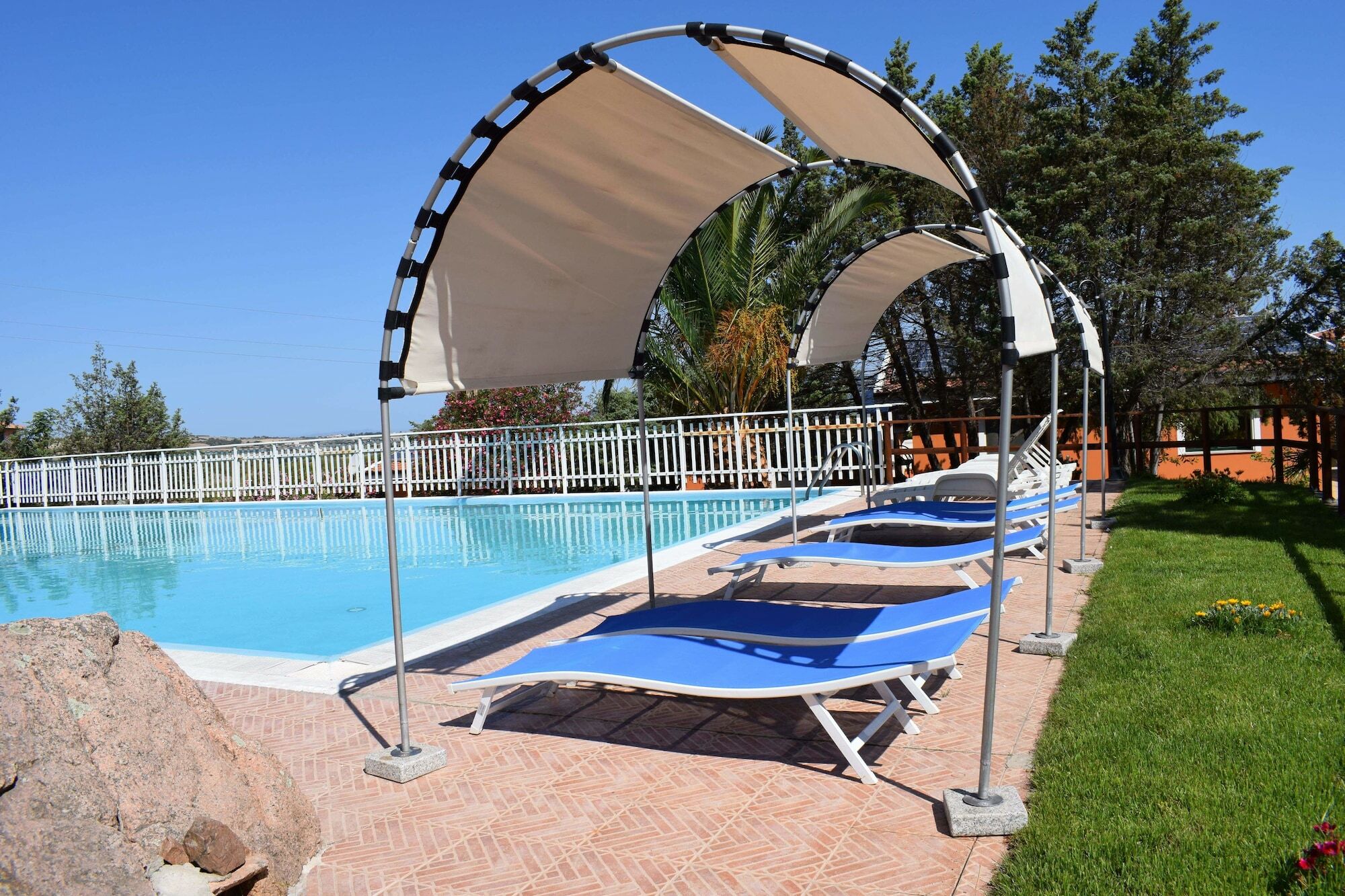 Hotel Montiruju Santa Maria Coghinas Экстерьер фото